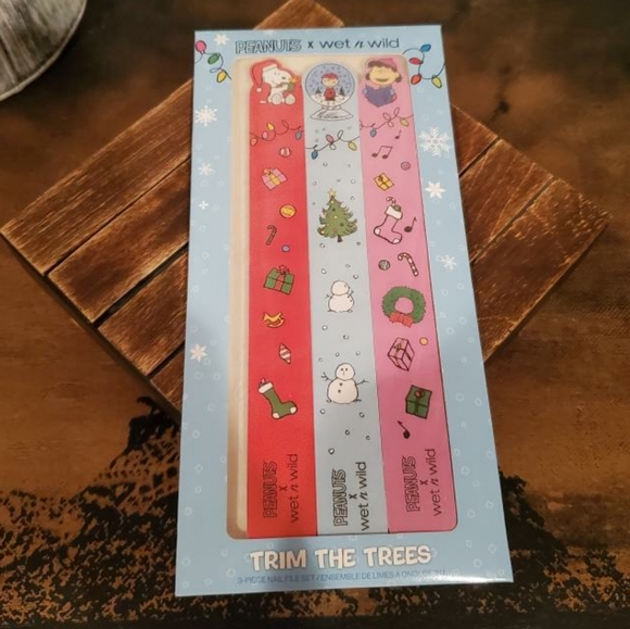 Wet n Wild X Peanuts Christmas 3pcs Nail File Set - Picture 7 of 7